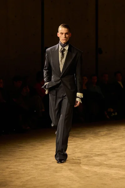 Look 27